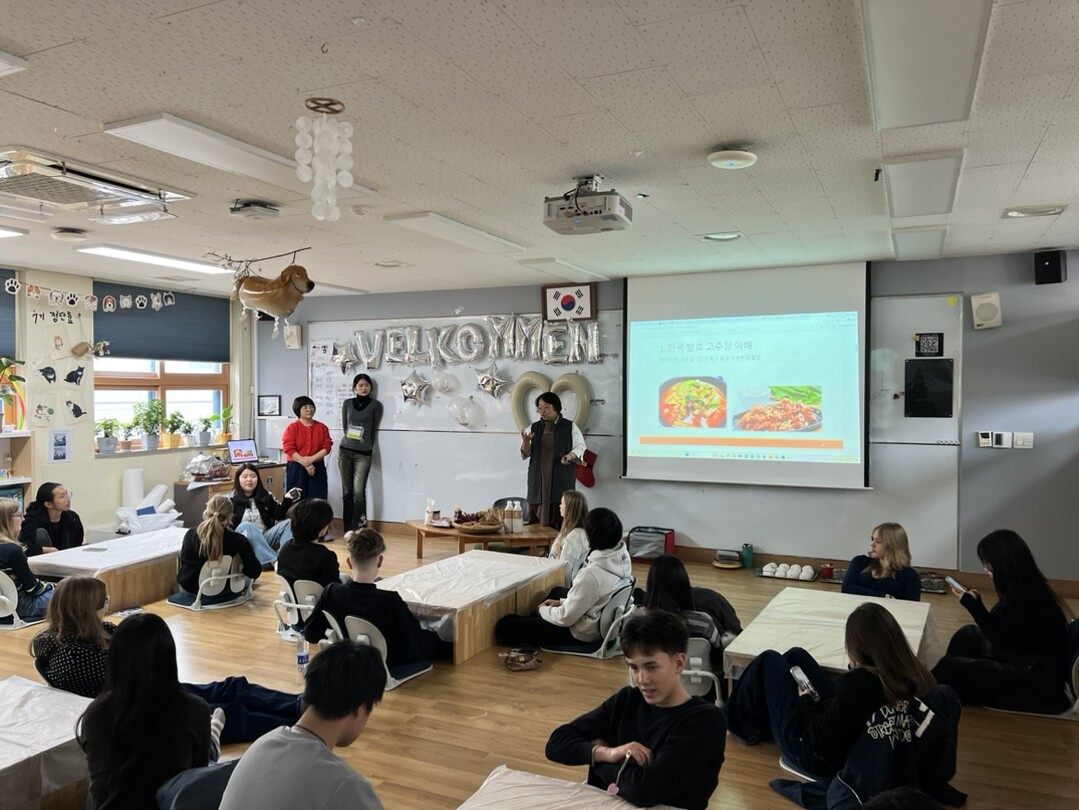 오디세이학교, 덴마크 학생들과 전통 ...